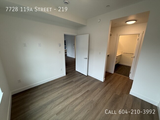 Photo du bâtiment - Bright Two Bed Condo