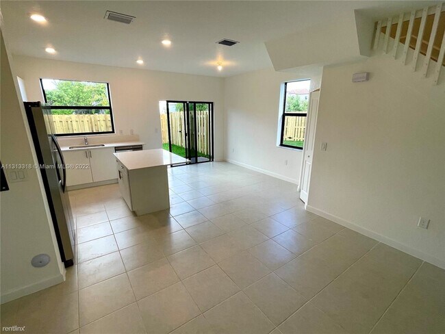 Building Photo - 3 br, 3 bath House - 531 NE 208th Ter