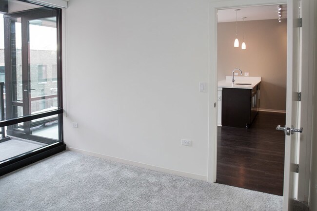 Foto del edificio - 930 W Washington Blvd