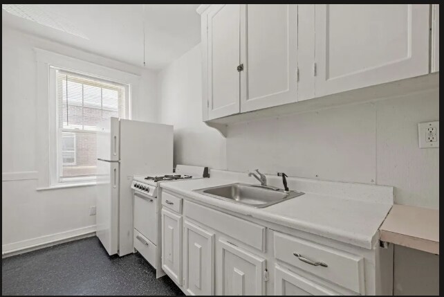 Building Photo - 68 Linden St