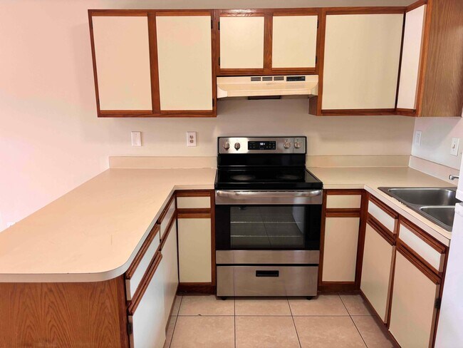 Building Photo - 5045 SE Primrose Way