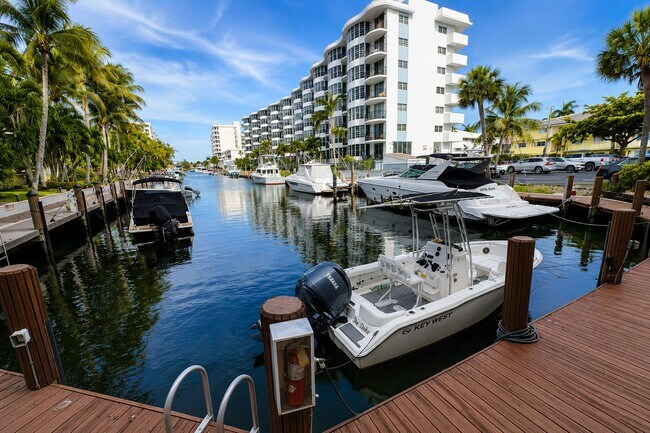 Foto del edificio - 4800 Bayview Dr