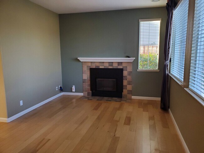 Foto del edificio - Huge 2 Bedroom House with separate Office ...