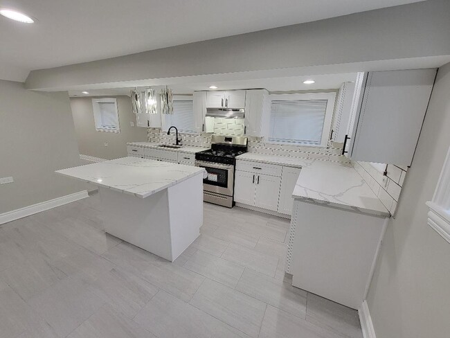 Building Photo - 5521 W 63rd Pl