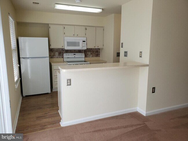 Building Photo - 406 Trefoil Pl
