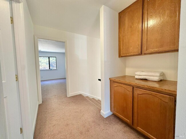 Building Photo - 768 Rose Dr