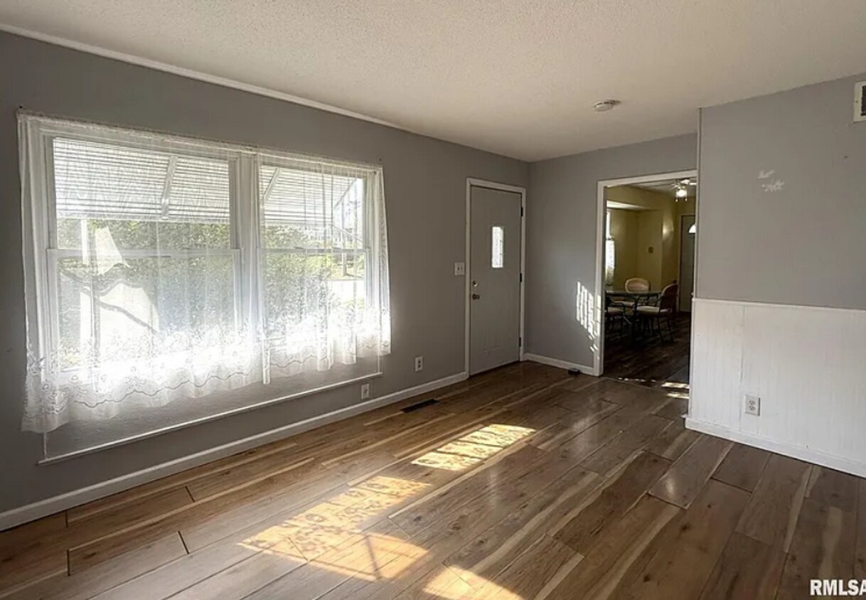 Foto del edificio - Check Out this 3-Bedroom Home in a Nice Lot!