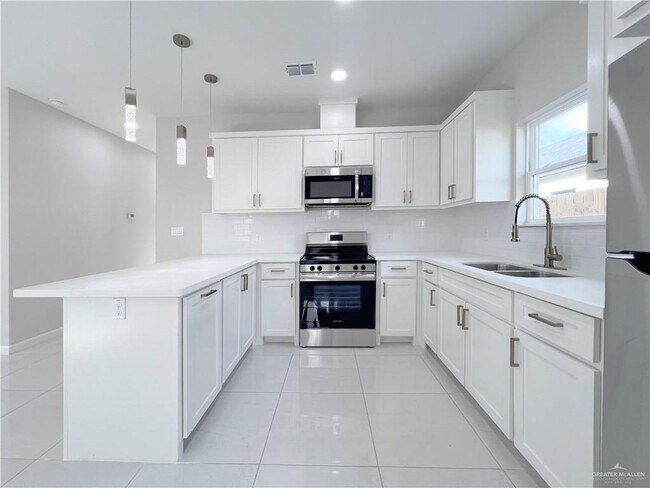 Building Photo - 24 E St