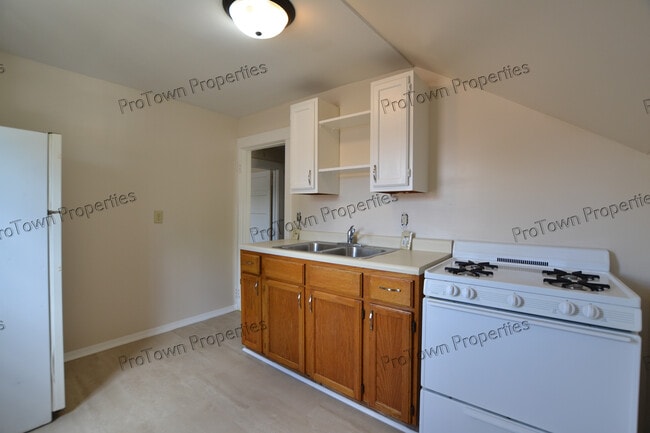 Foto del edificio - 1067 N May St