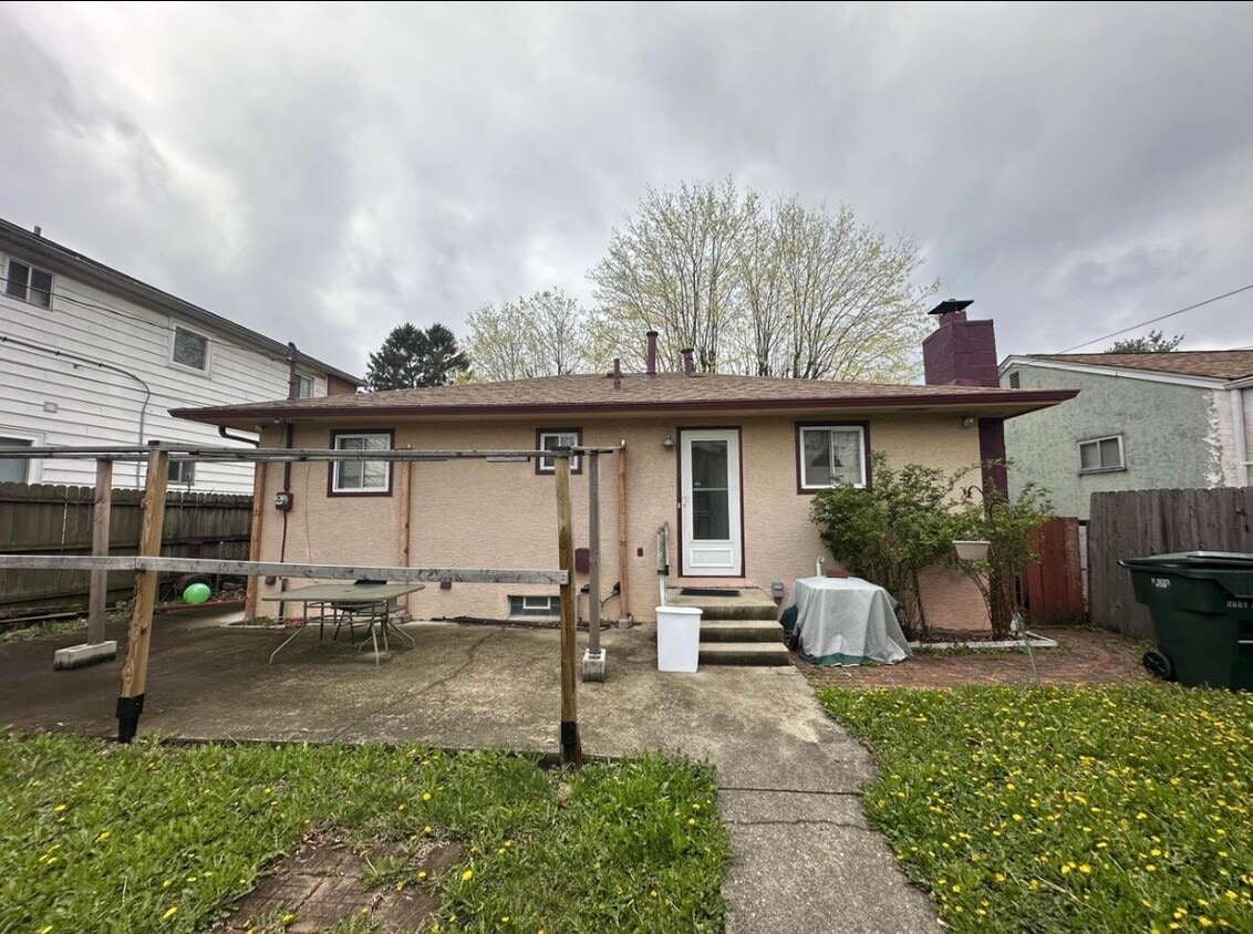 Foto del edificio - 892 Ruby Ave