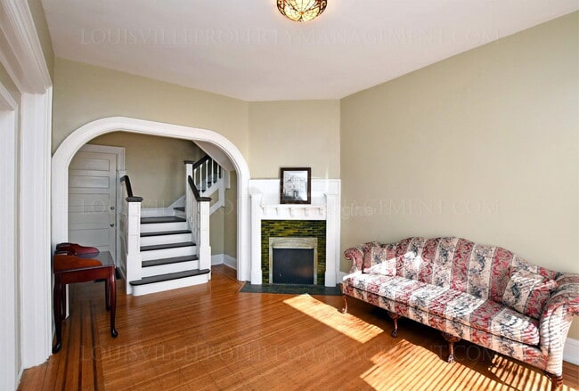 Photo - 319 W Lee St Apartment