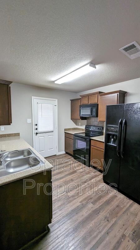 Building Photo - 614 A Paseo del Plata Dr