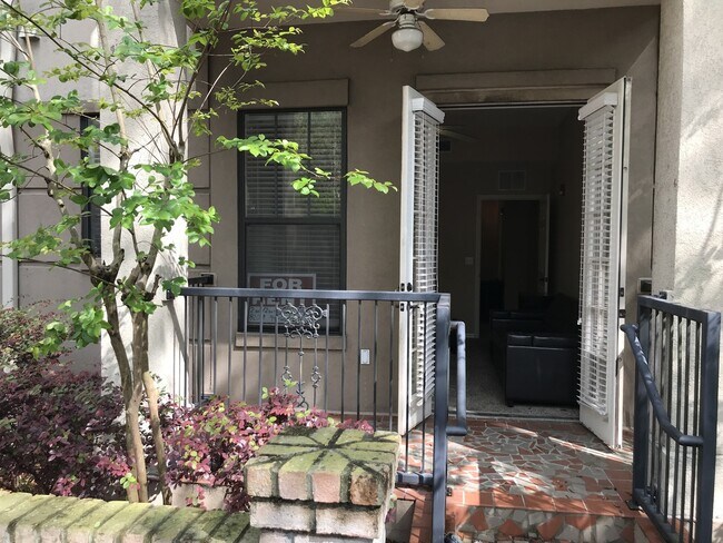 Building Photo - Saint Charles - Luxury 2 Bedroom, 2 Bathroom Condo