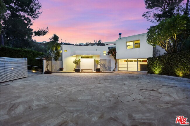 Foto del edificio - 7700 Willow Glen Rd