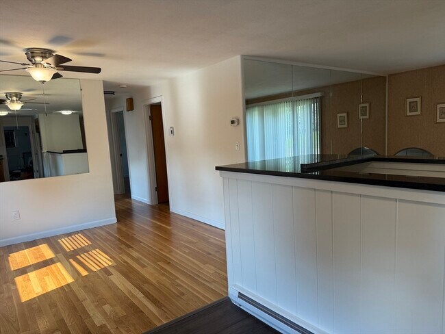 Foto del edificio - 585 Burncoat St