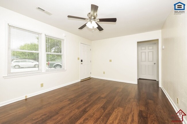 Building Photo - 702 Couch St