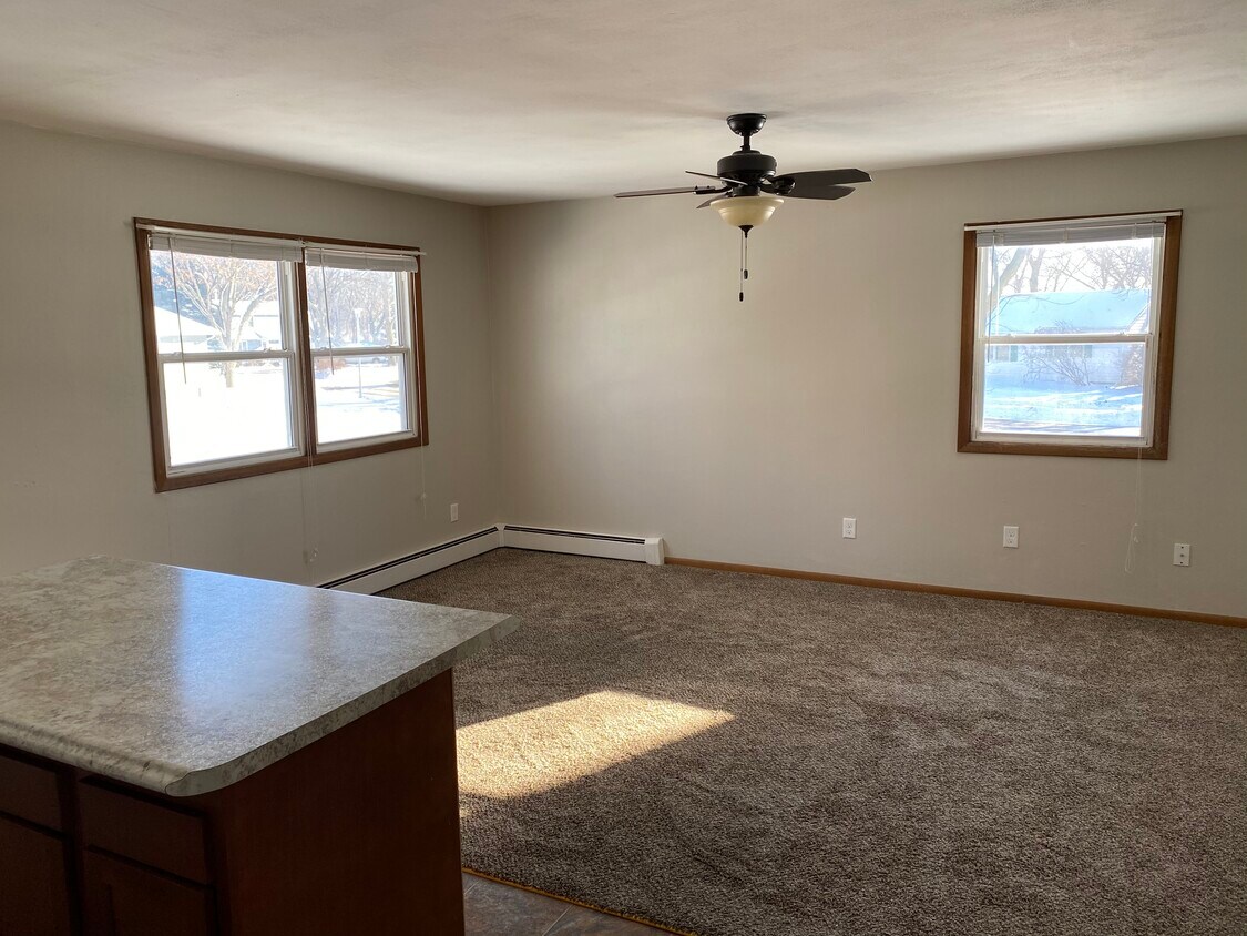 Living - 218 Hall St