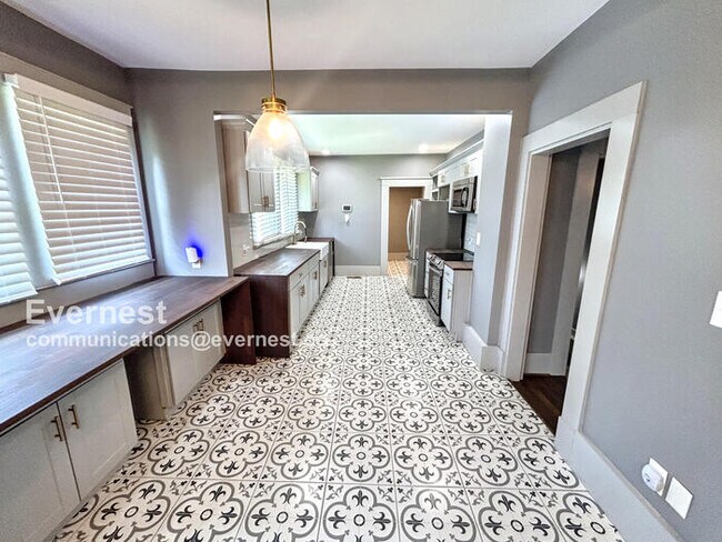 Foto del edificio - Spacious and Updated 4 Bedroom Home in Birmingham