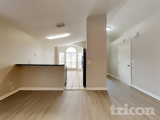 Foto del edificio - 7227 Edgewater Shores Ct