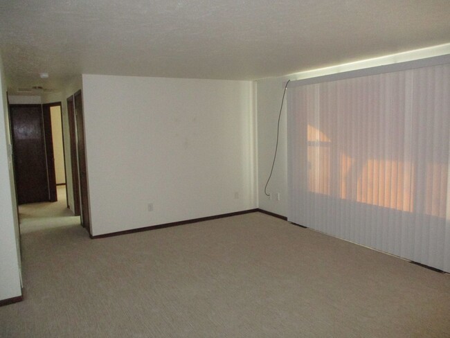 Building Photo - Beautiful 3 Bedroom, 1 Bath Ranch in Lovel...