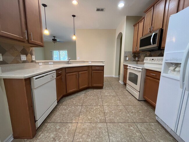 Foto del edificio - Lovely 3 Bedroom + Loft /Bedroom - 3 Baths...