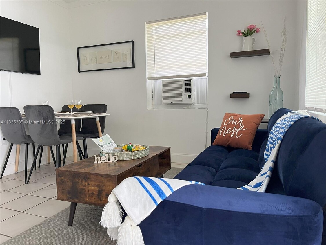 Foto principal - 1040 SW 28th St