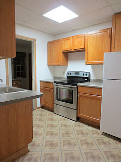 Kitchen with glass-top stove - 120 N Lake St