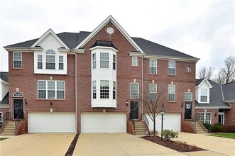 Building Photo - 574 E Vanderbilt Dr
