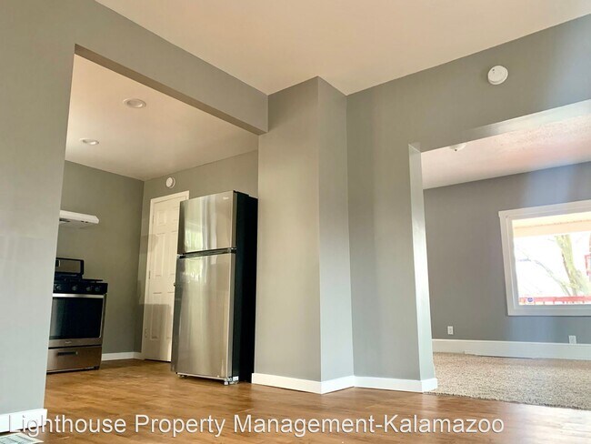 Building Photo - 3 br, 1.5 bath House - 1111 Clinton Ave