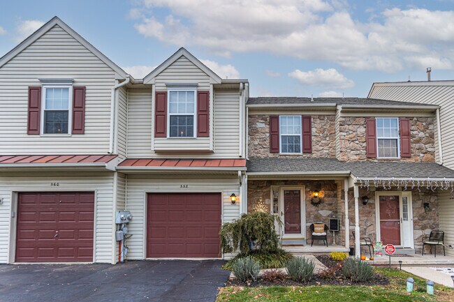 Building Photo - 558 Creekside Dr
