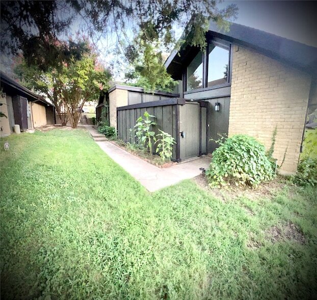 Foto del edificio - 4637 Country Creek Dr