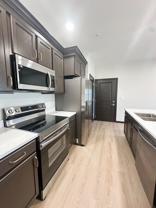 Foto del edificio - New! Beautiful 2 Bed, 2 Bath Apartment in ...