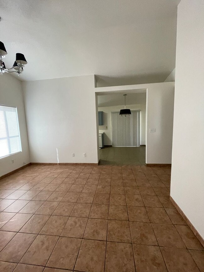 Building Photo - Fantastic home with swimming pool coming soon