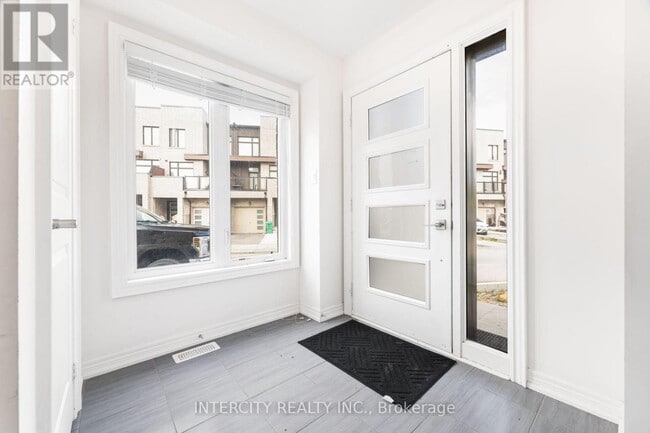 Building Photo - 2 Queenpost Dr