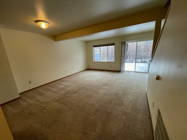 Building Photo - 2402 Daws Dr
