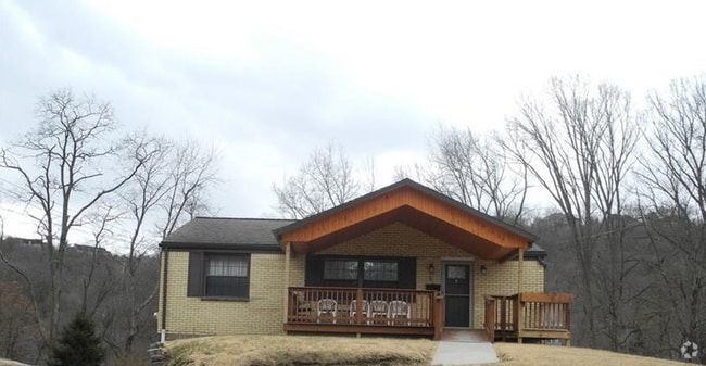 Building Photo - 25 Carol Dr