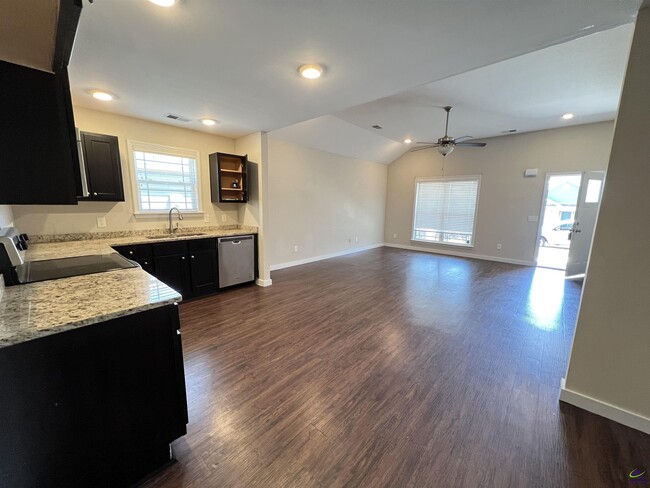 Building Photo - 126 Jaybee Dr