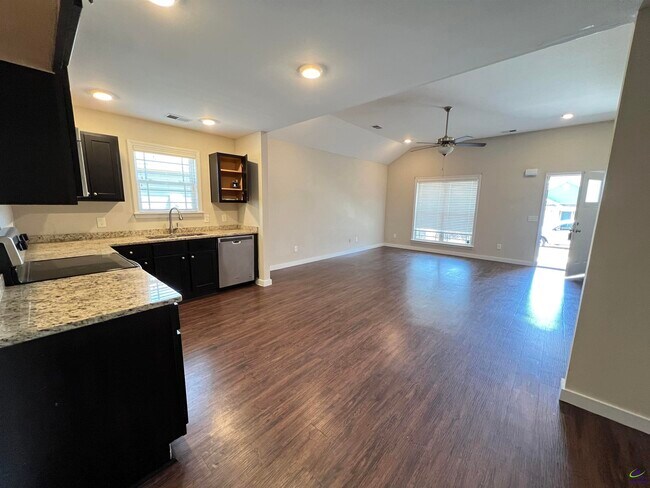 Foto del edificio - 126 Jaybee Dr