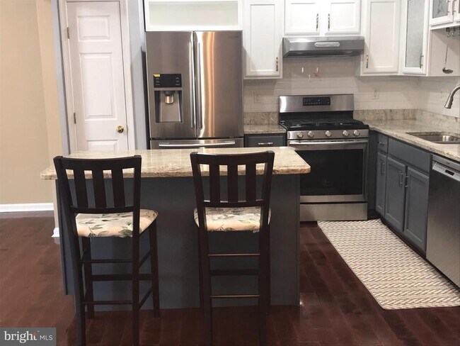 Foto del edificio - 7033 Oak Grove Way