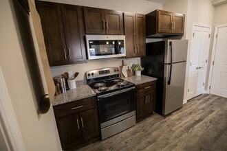 Building Photo - District Vue