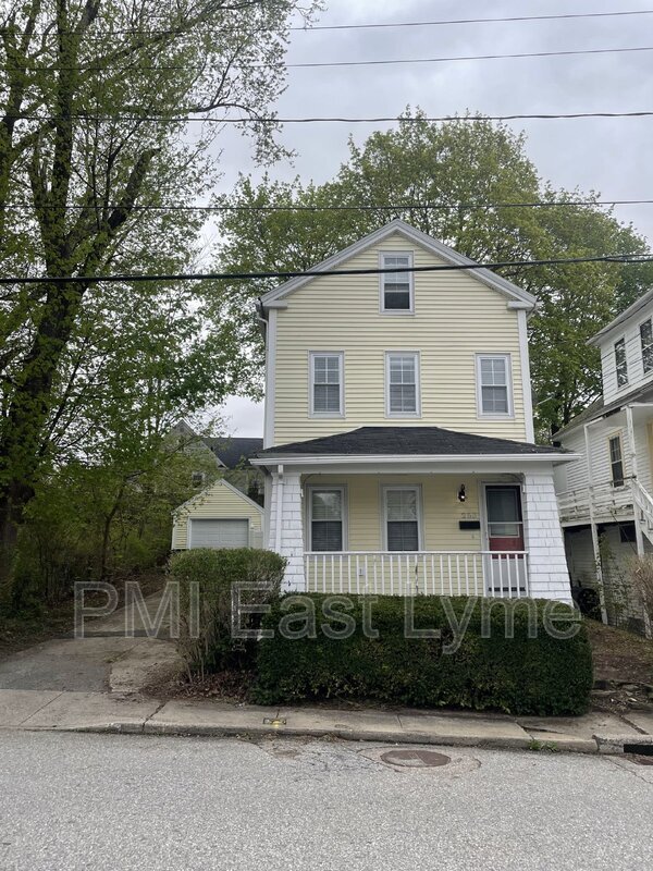 Building Photo - 253 Yantic St