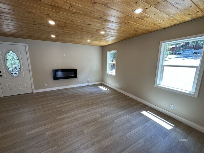 Foto del edificio - Renovated 2 bedroom cabin