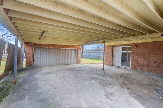 Foto del edificio - TWO BEDROOM ONE BATH WATER AND ELECTRICITY INCLUDED