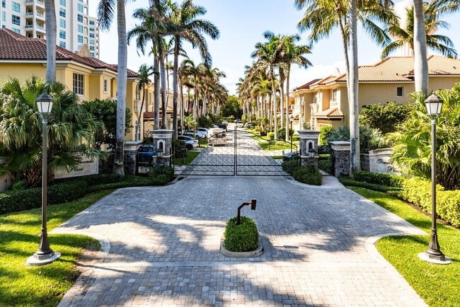 Building Photo - 3632 S Ocean Blvd