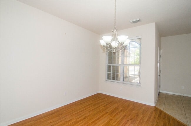 Building Photo - 3939 Calgary Cir