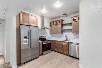 Building Photo - 1126 W Elliot Rd