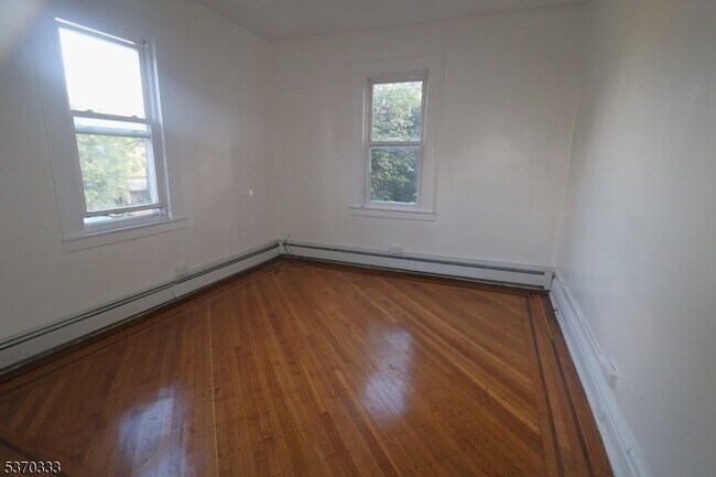 Foto del edificio - 176 Shephard Ave