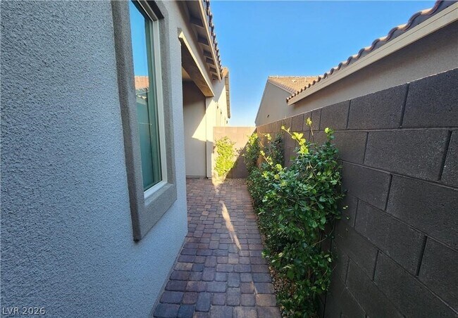 Foto del edificio - 130 Nine Mile Creek Dr