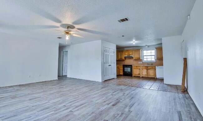 Foto del edificio - 2441 E 30th St