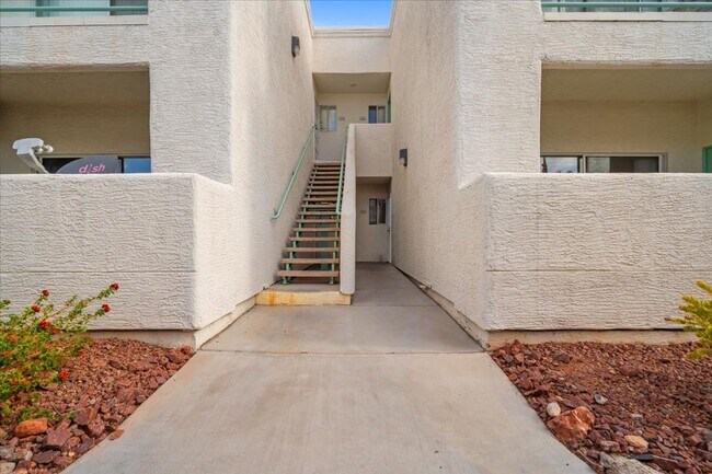 Foto del edificio - 7100 W Pirates Cove Rd